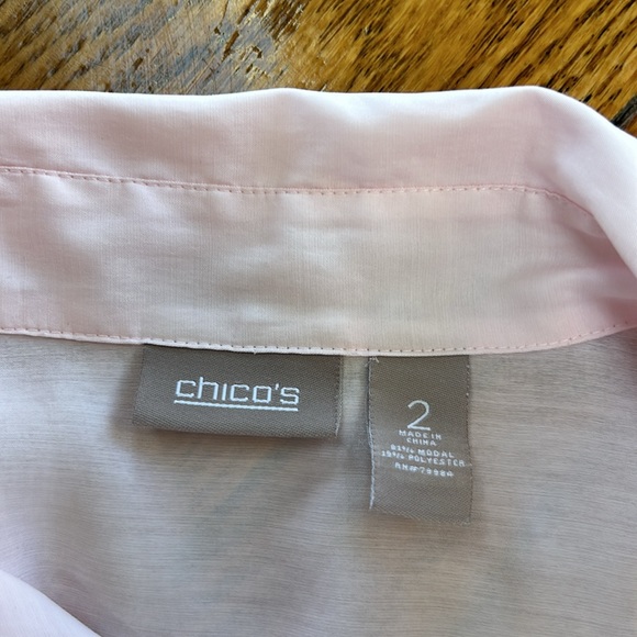 Chico’s pale pink button front blouse.  Size 2 (Medium).  Splits at hemline. - Picture 3 of 13